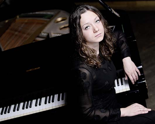 11月俄罗斯钢琴家达丽娅•卡米尼娃 照片 1.jpg