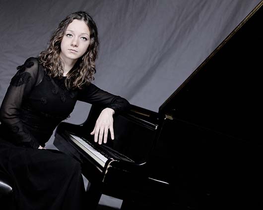 11月俄罗斯钢琴家达丽娅•卡米尼娃 照片 4.jpg