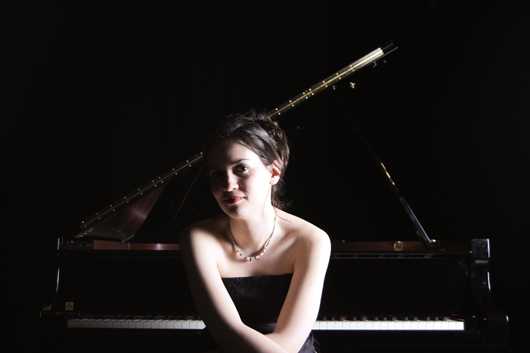 9月英国钢琴家伊娃娜•加夫里克 照片 11.jpg
