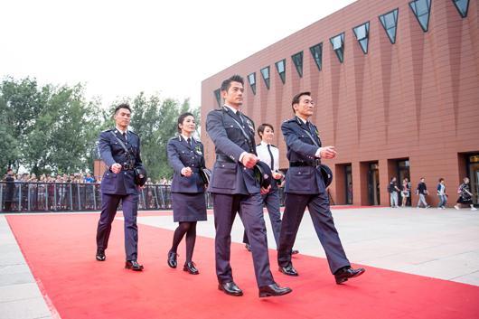 警队系统登上红毯1.jpg