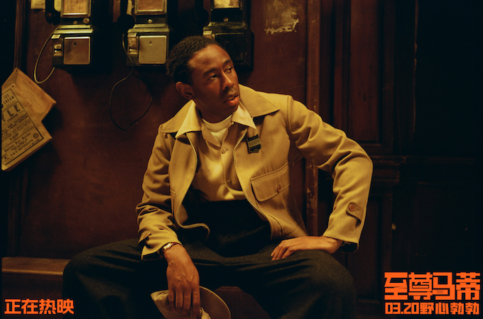 5、电影《至尊马蒂》幕后花絮照 泰勒·奥康马 饰 沃利.jpg